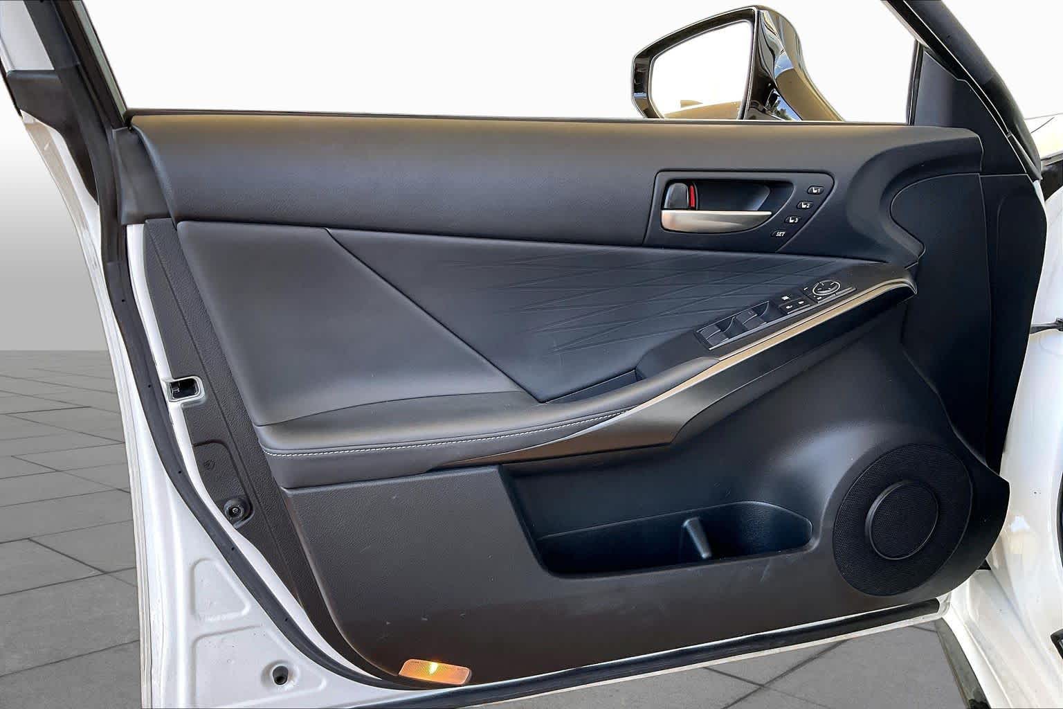2023 Lexus IS 350 photo 19 of 34