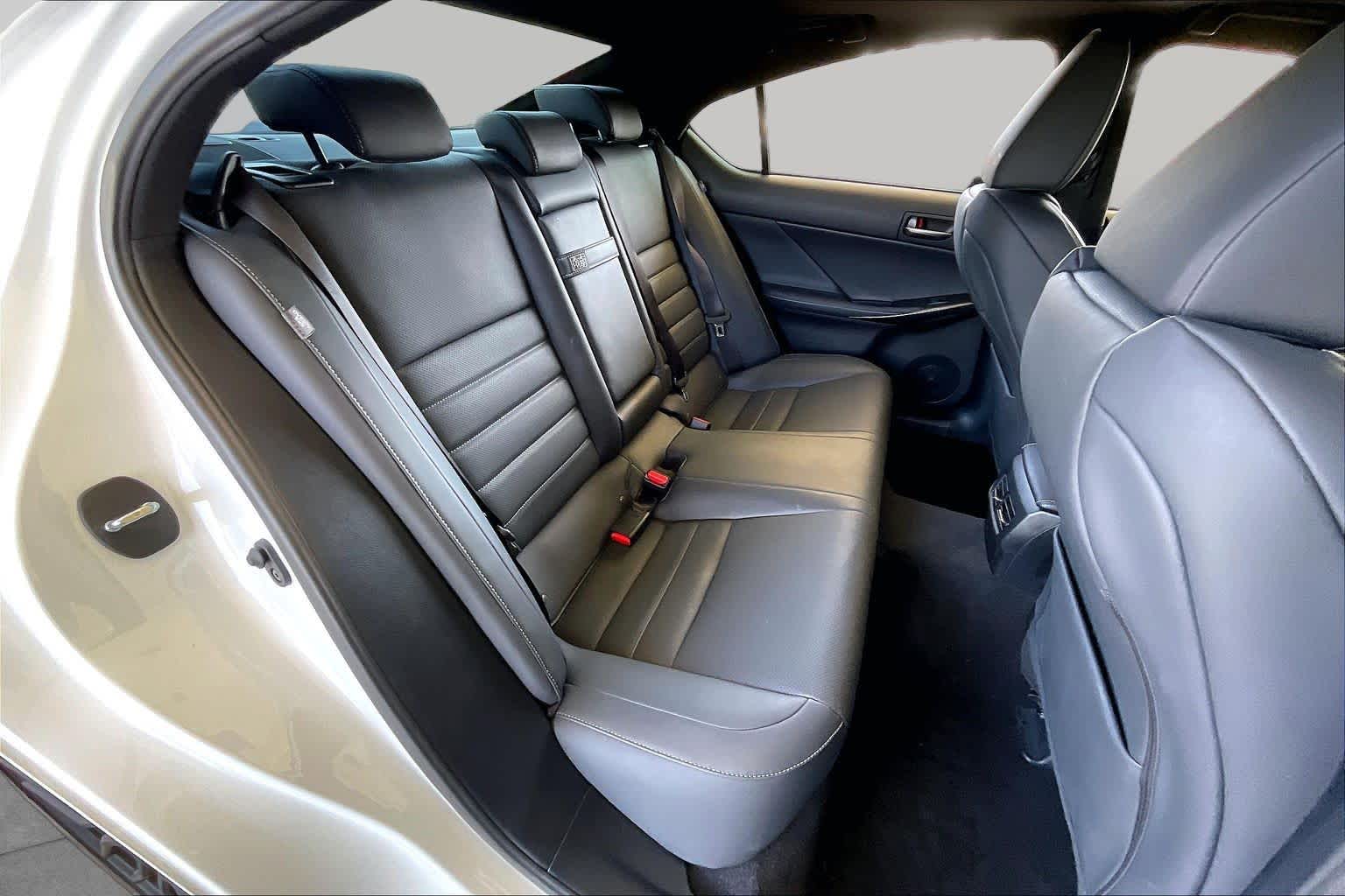 2023 Lexus IS 350 photo 17 of 34