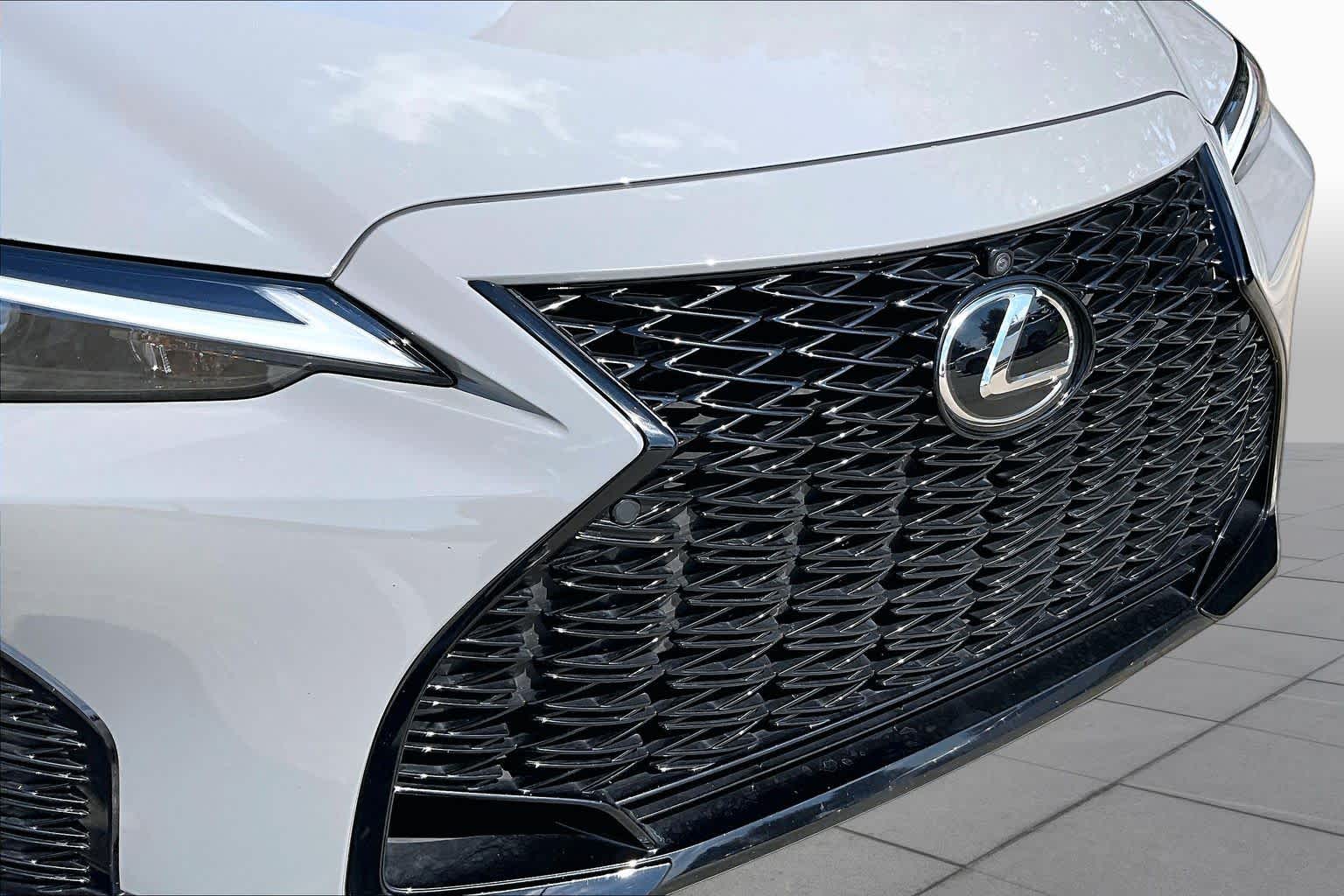 2025 Lexus IS 350 photo 27 of 34