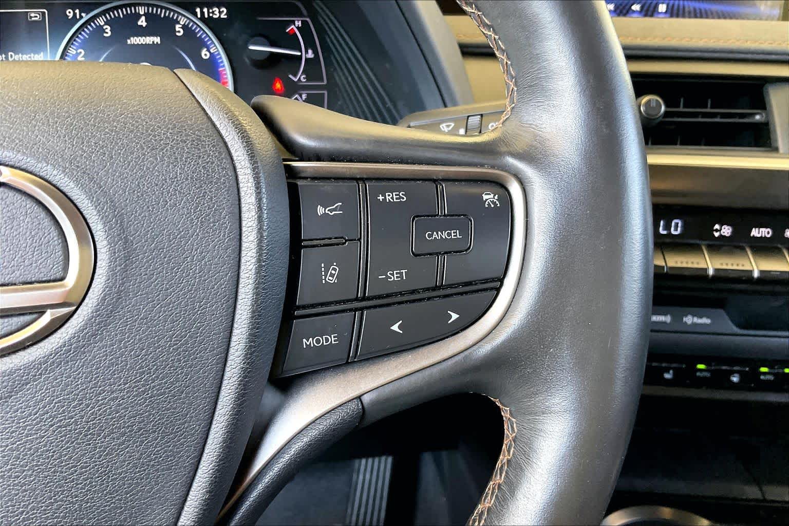 2020 Lexus UX 200 photo 22 of 34