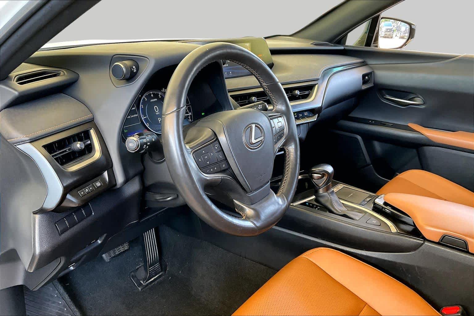 2020 Lexus UX 200 photo 15 of 34