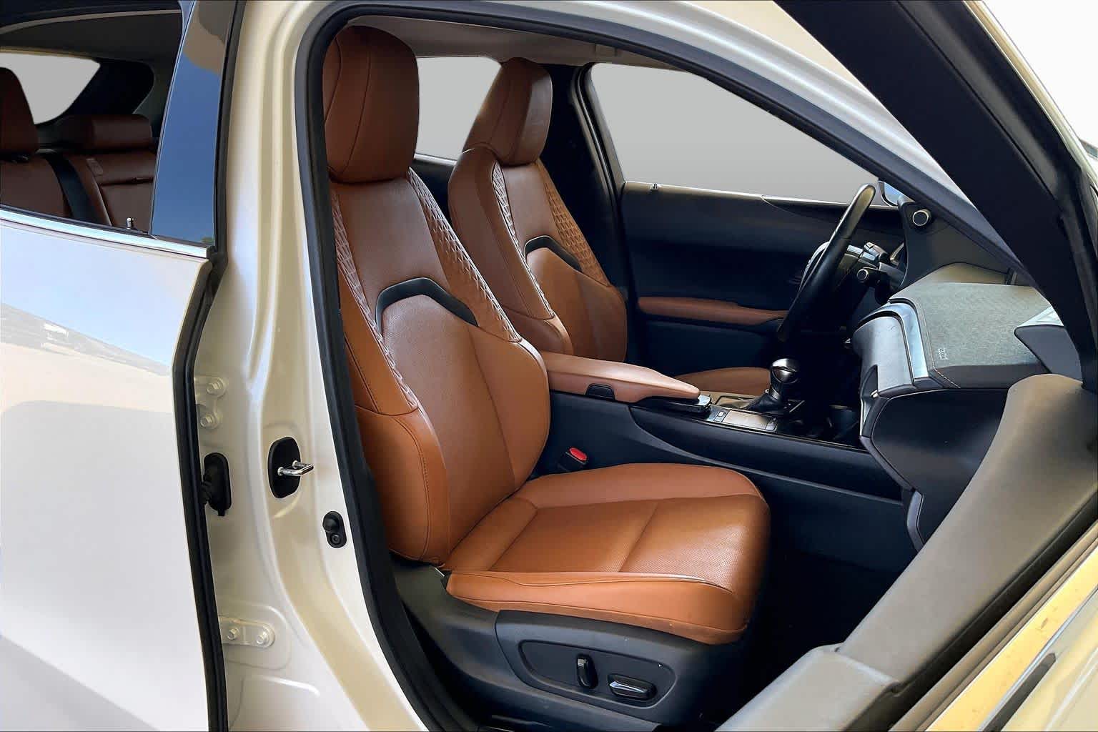 2020 Lexus UX 200 photo 8 of 34