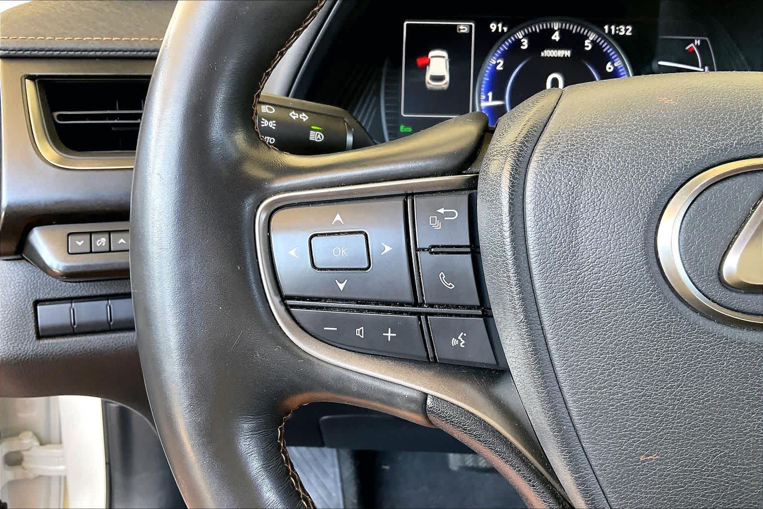2020 Lexus UX 200 photo 21 of 34