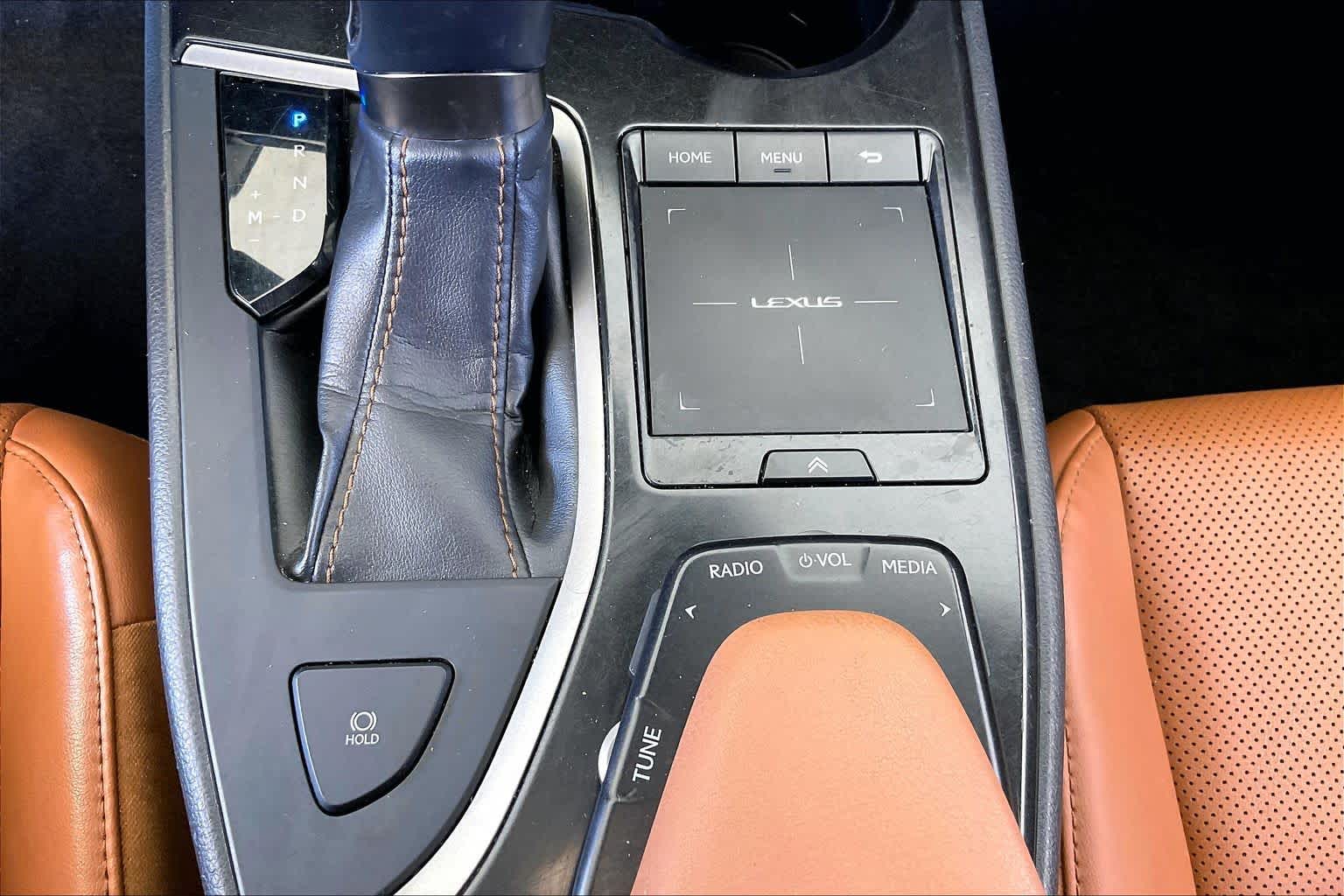 2020 Lexus UX 200 photo 33 of 34