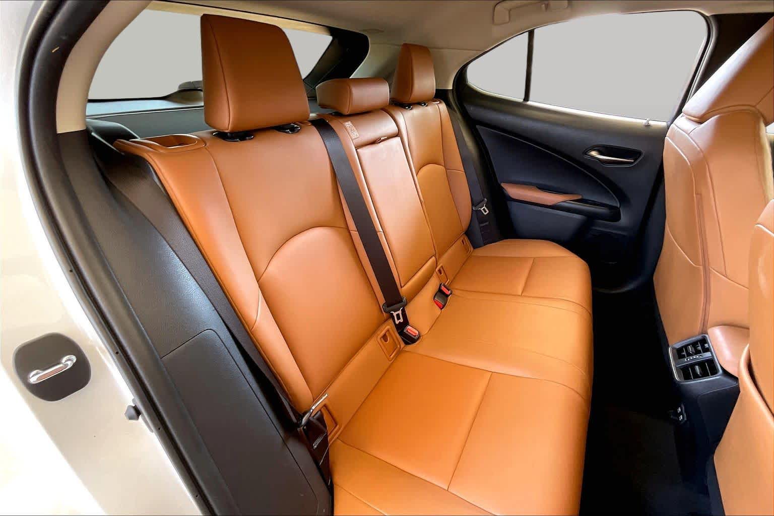 2020 Lexus UX 200 photo 17 of 34