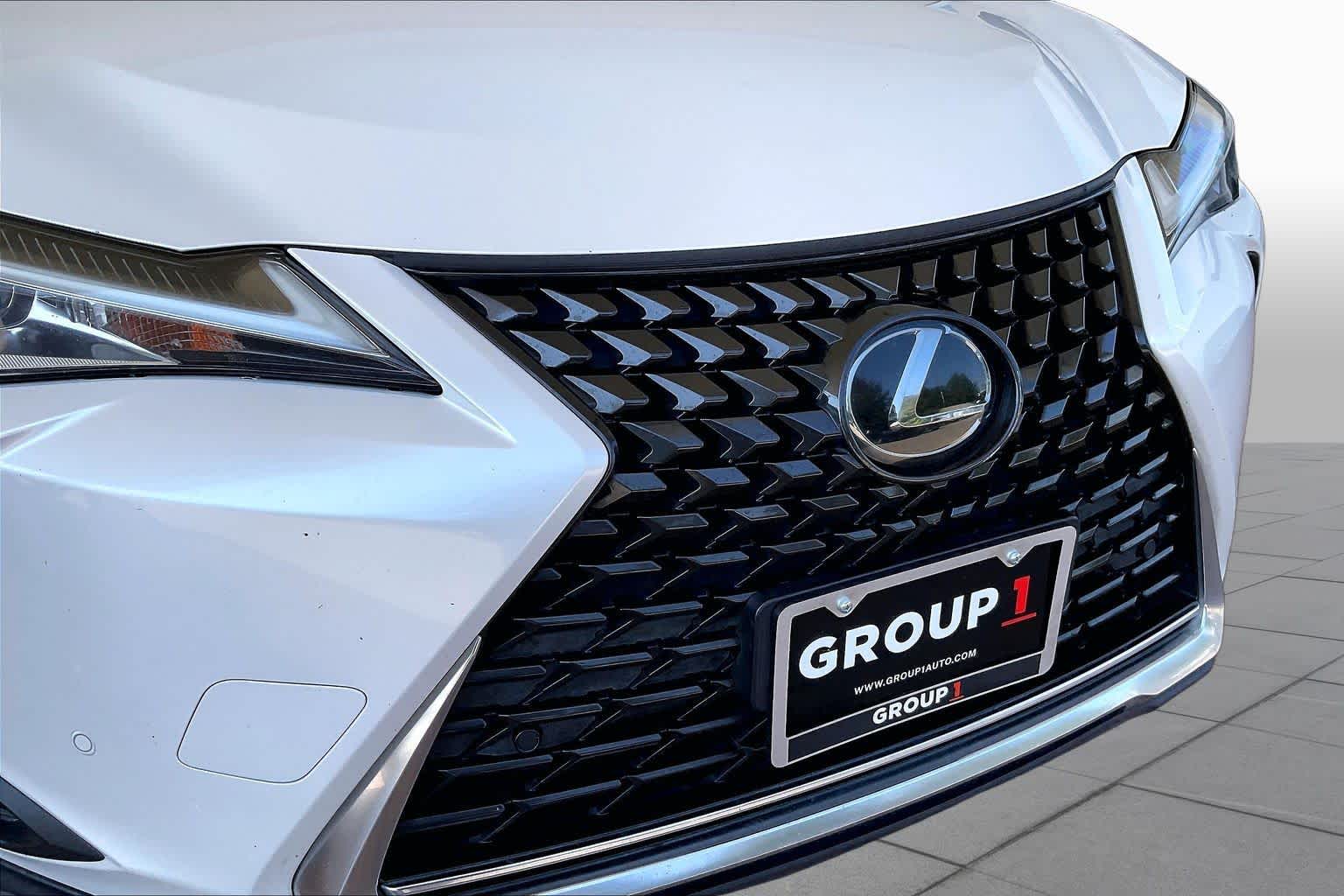 2020 Lexus UX 200 photo 27 of 34