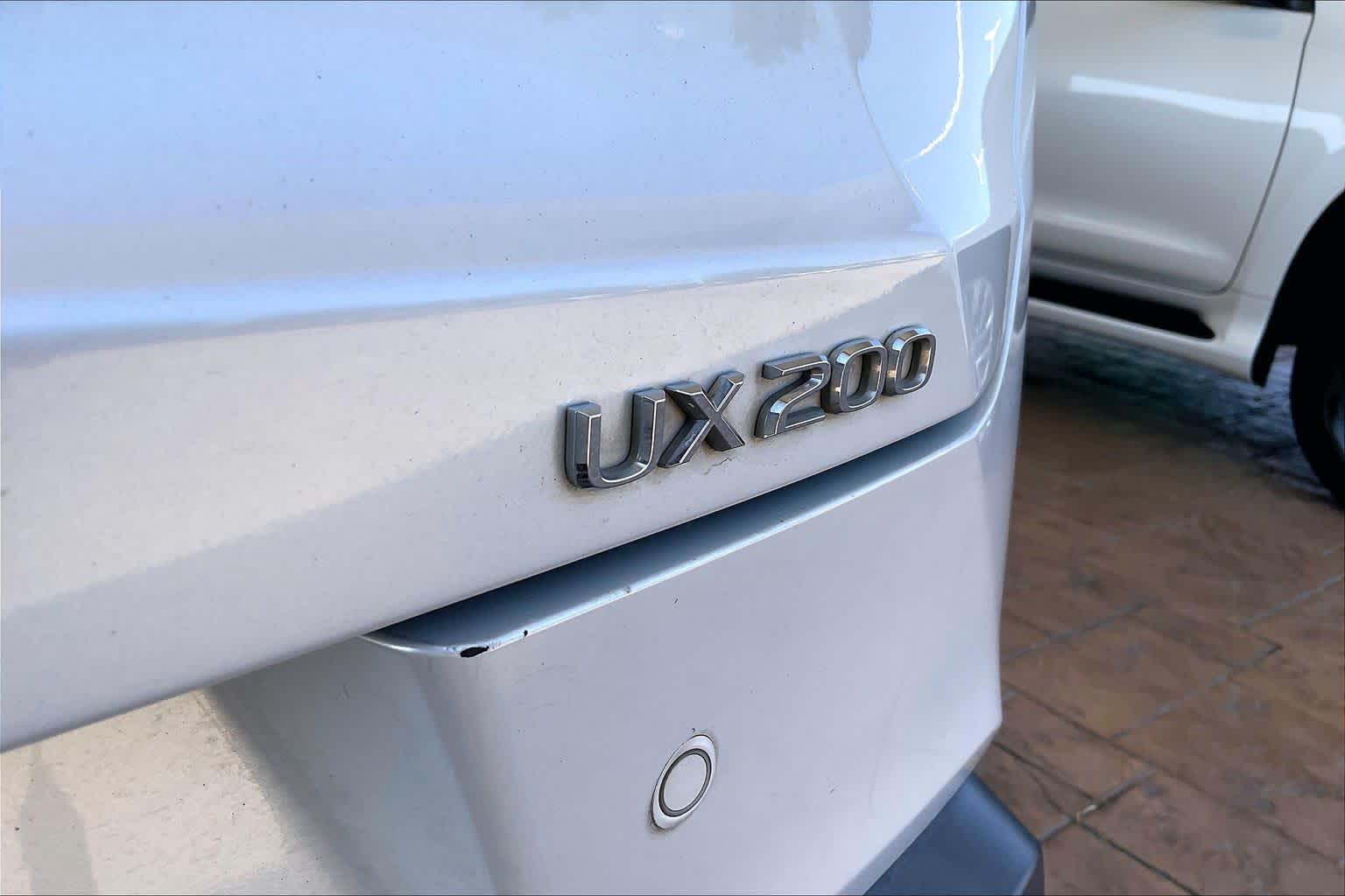 2020 Lexus UX 200 photo 28 of 34