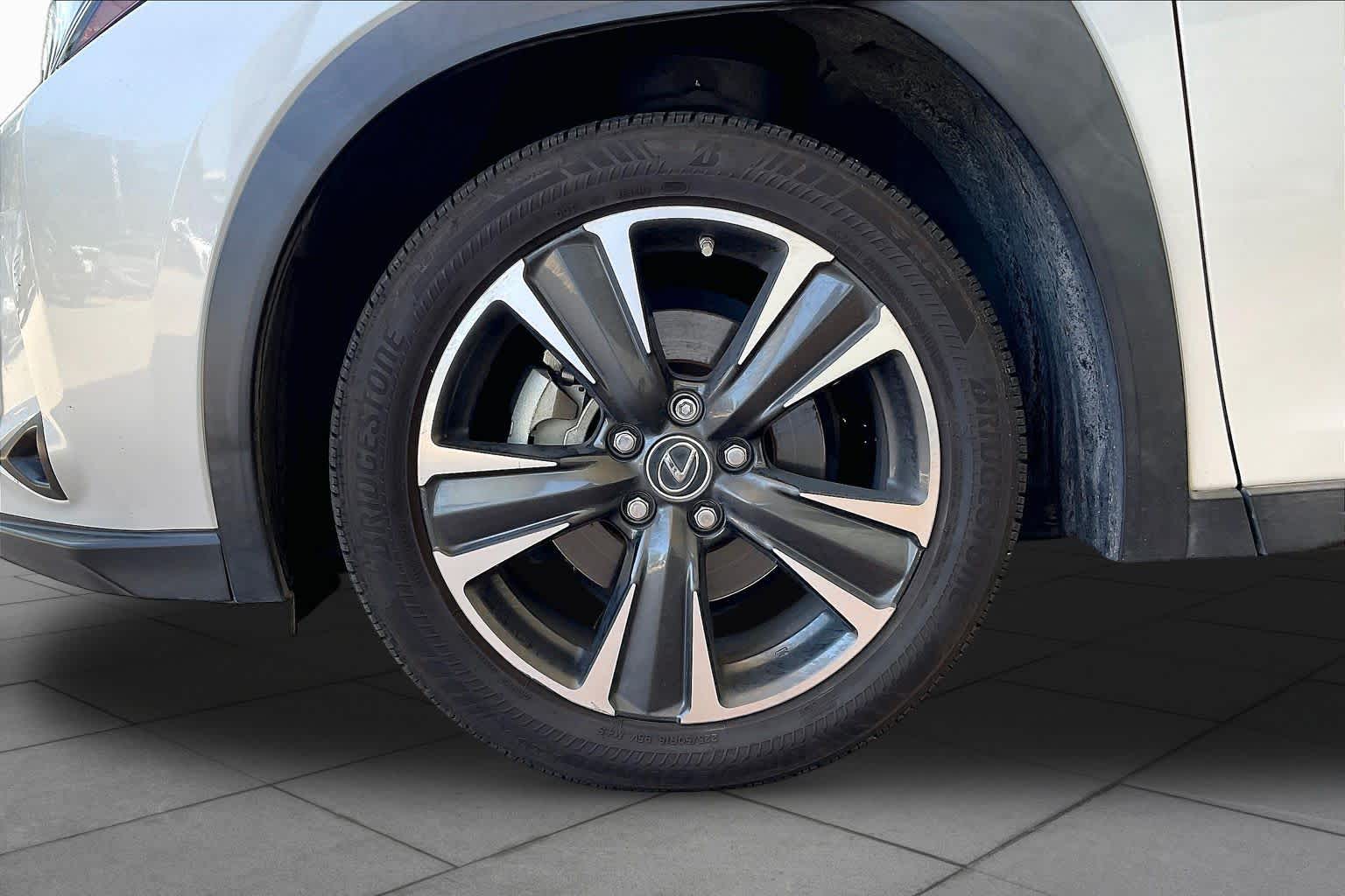 2020 Lexus UX 200 photo 9 of 34