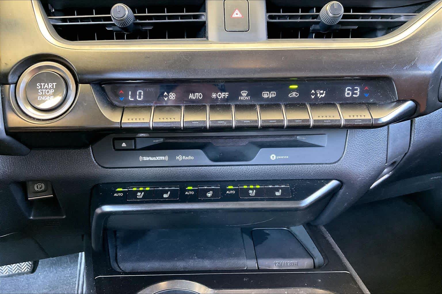 2020 Lexus UX 200 photo 32 of 34