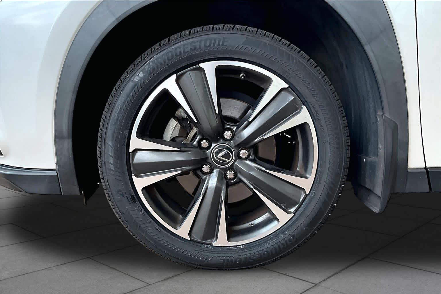 2019 Lexus UX 200 photo 9 of 32