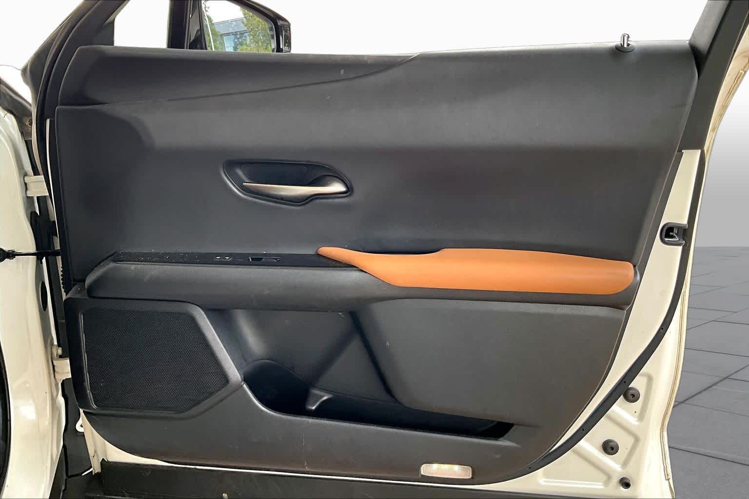 2019 Lexus UX 200 photo 20 of 32
