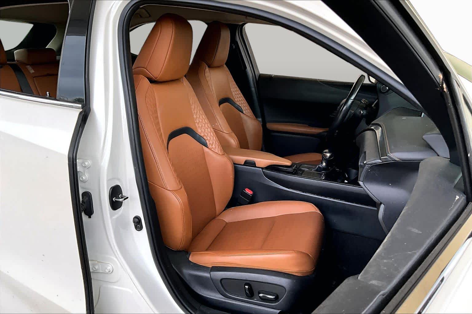 2019 Lexus UX 200 photo 8 of 32