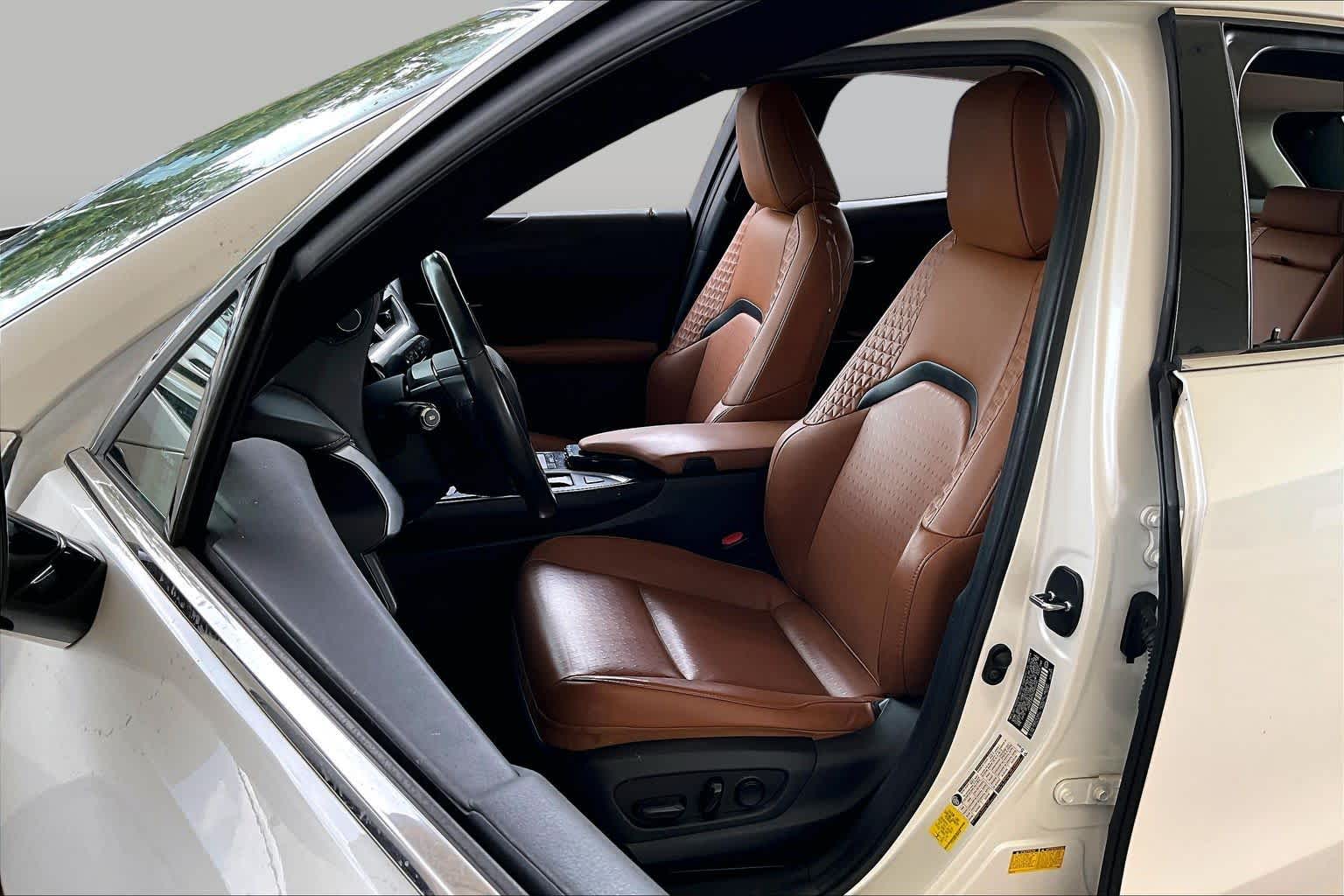 2019 Lexus UX 200 photo 7 of 32