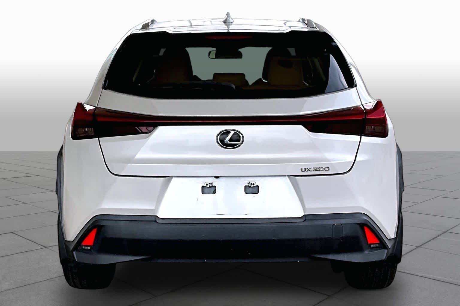 2019 Lexus UX 200 photo 5 of 32
