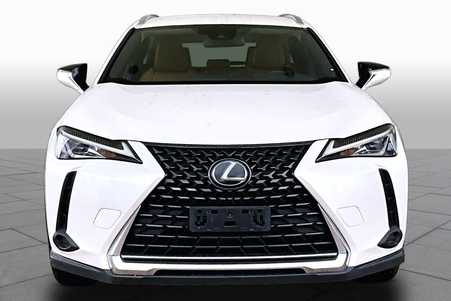 2019 Lexus UX 200 photo 4 of 32