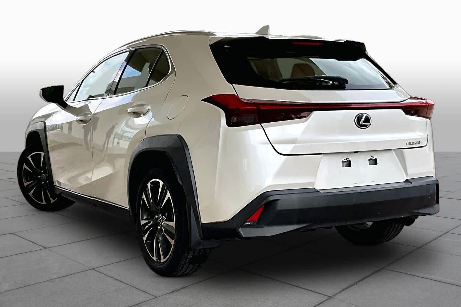 2019 Lexus UX 200 photo 10 of 32