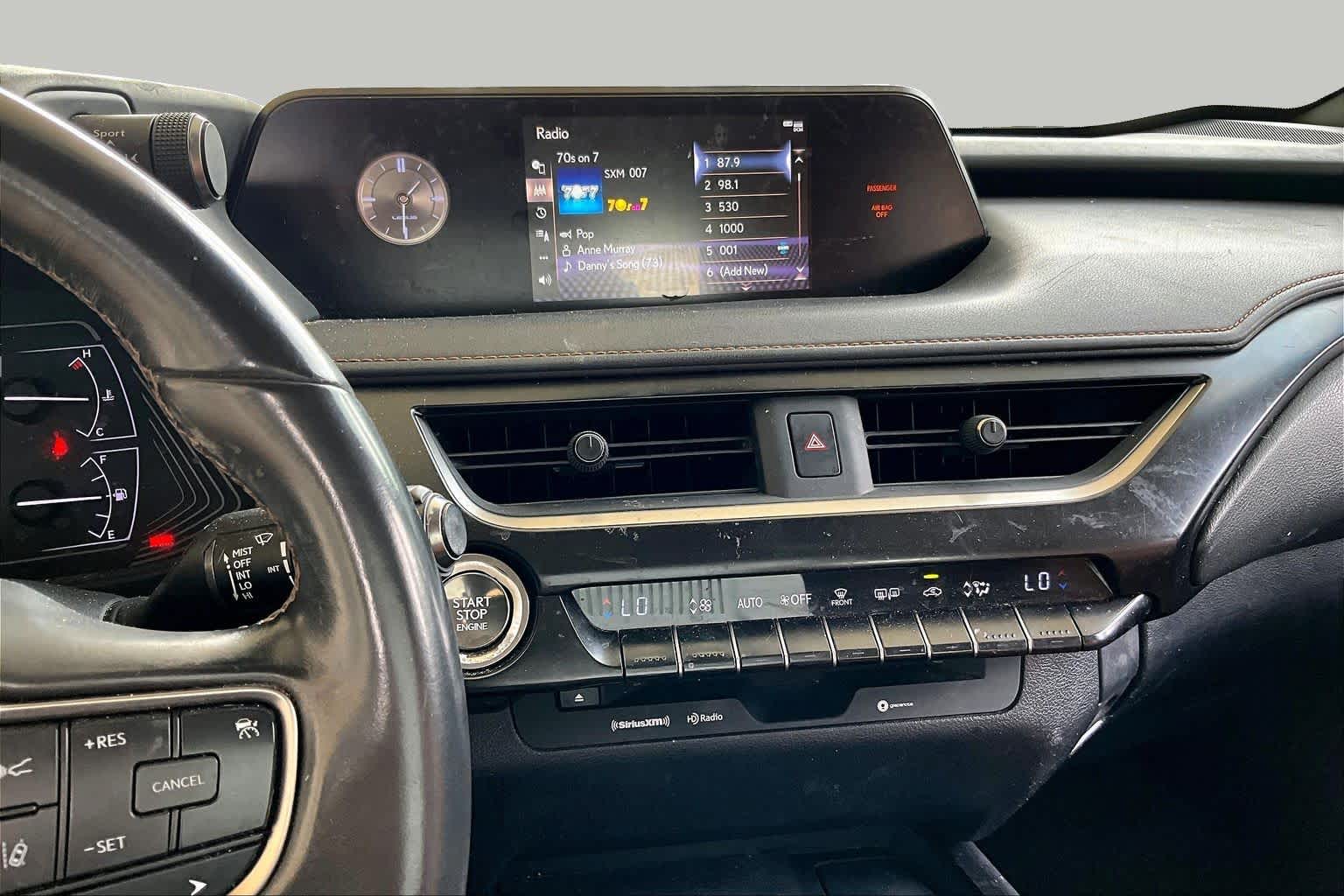2019 Lexus UX 200 photo 6 of 32