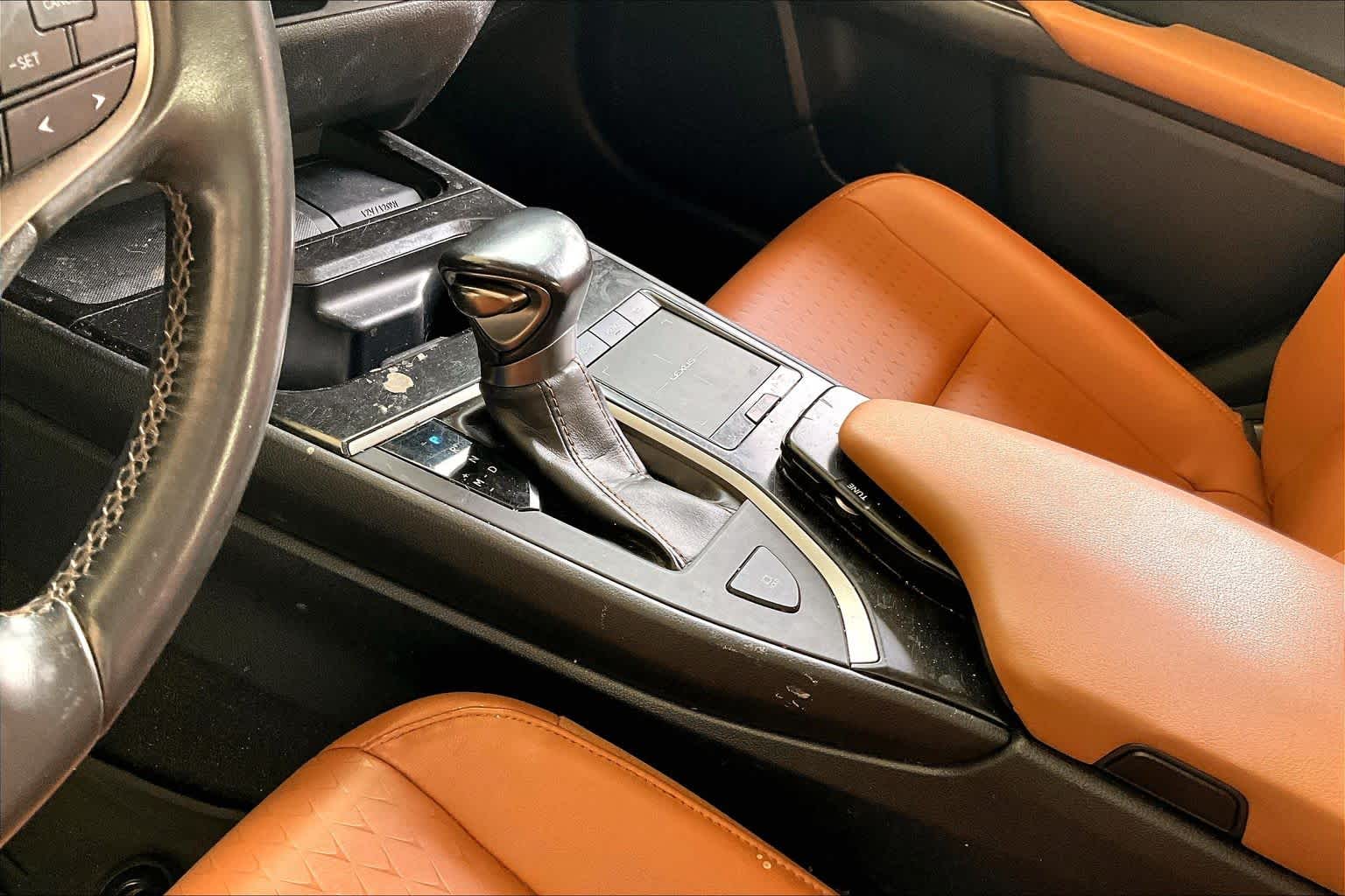 2019 Lexus UX 200 photo 14 of 32