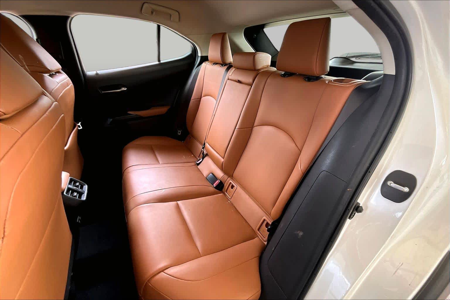 2019 Lexus UX 200 photo 18 of 32