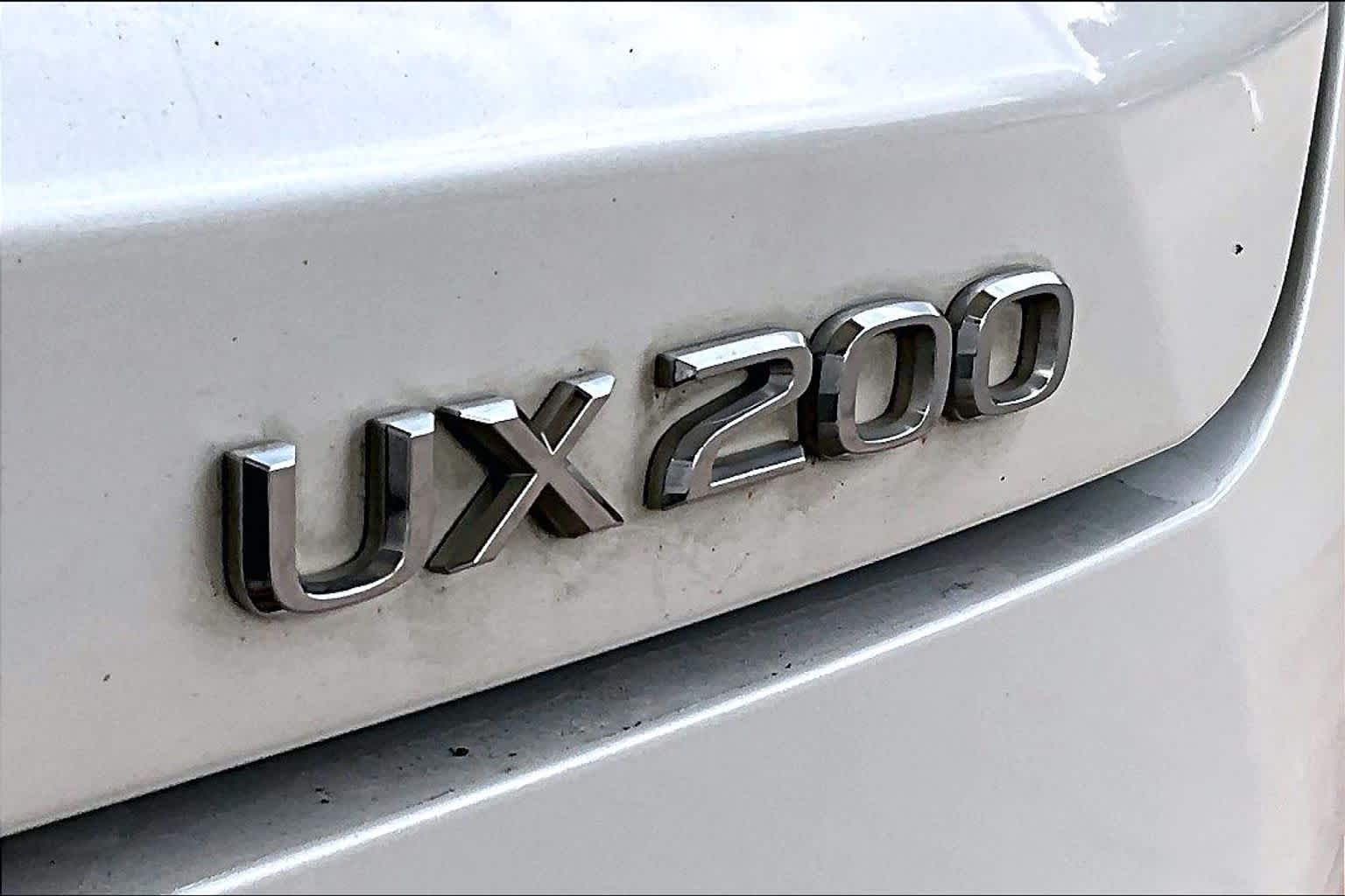 2019 Lexus UX 200 photo 28 of 32