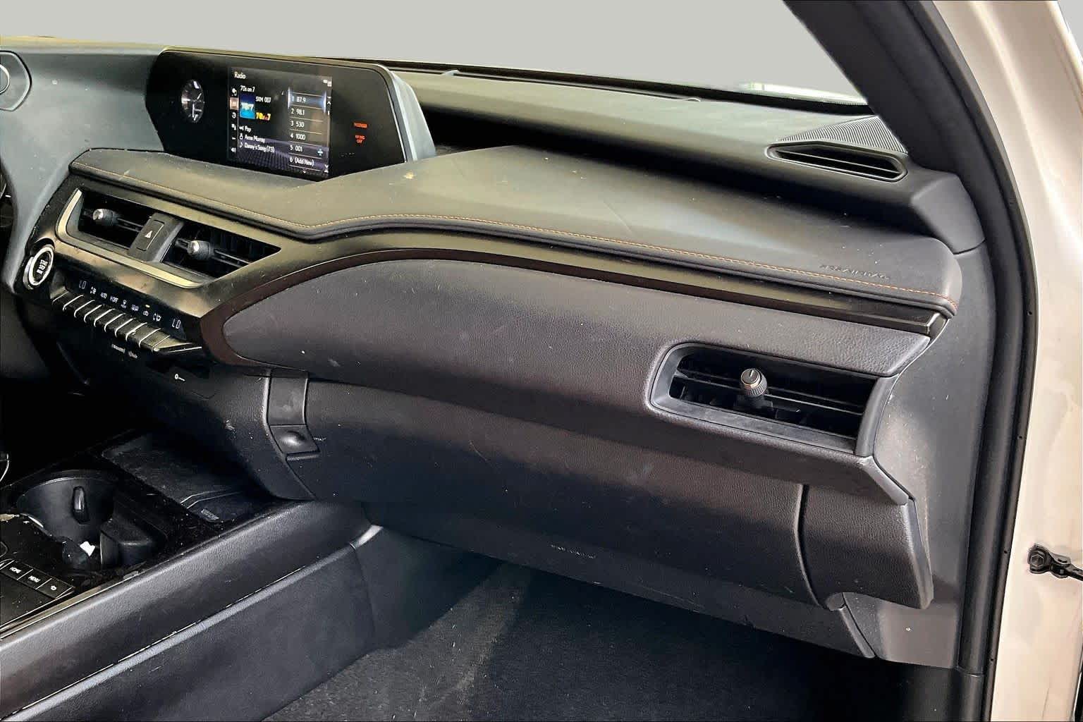 2019 Lexus UX 200 photo 16 of 32
