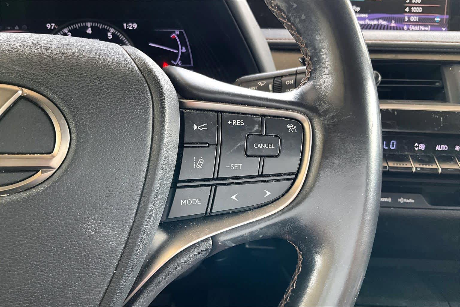 2019 Lexus UX 200 photo 22 of 32