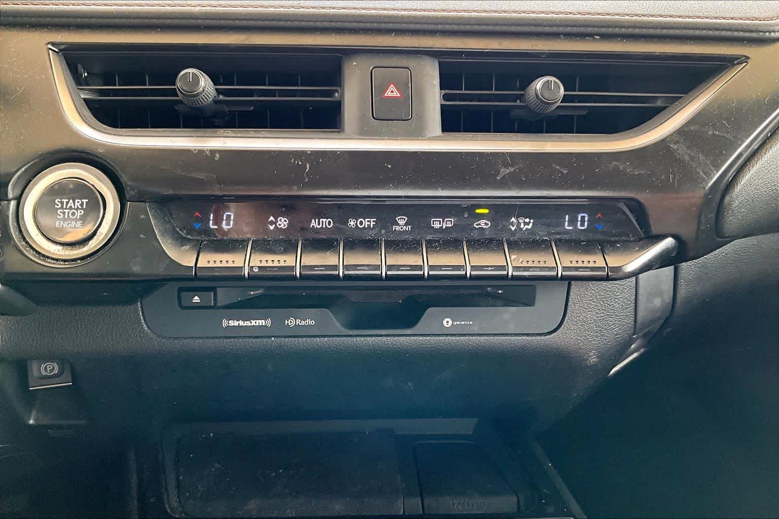 2019 Lexus UX 200 photo 30 of 32
