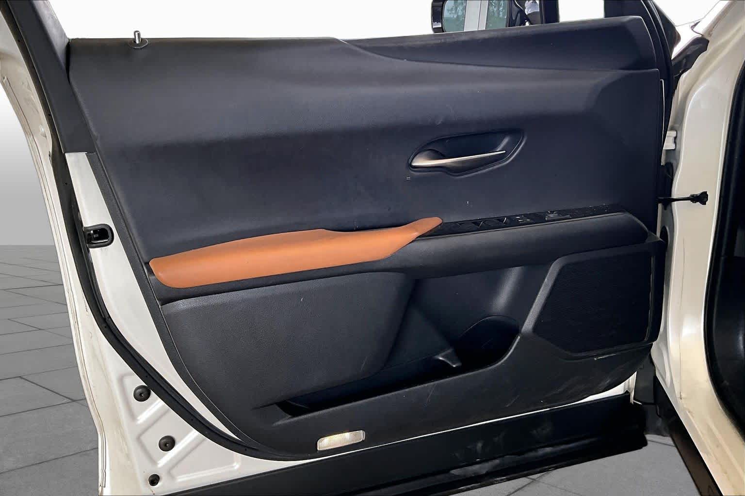2019 Lexus UX 200 photo 19 of 32