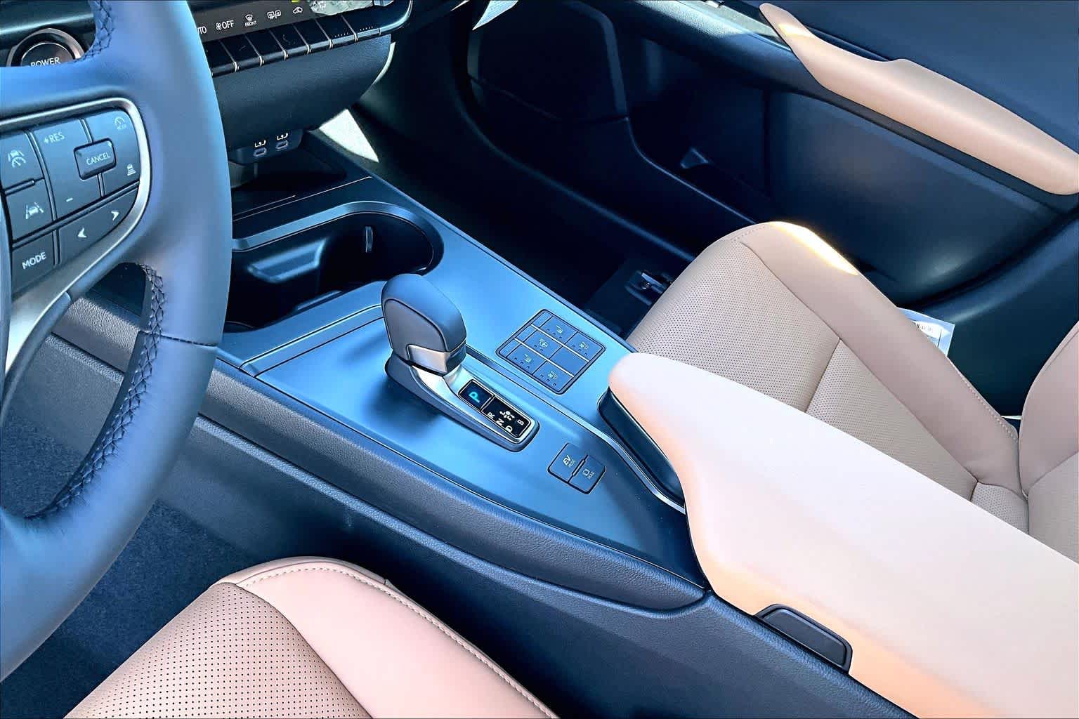 2026 Lexus UX 300h Premium - 10