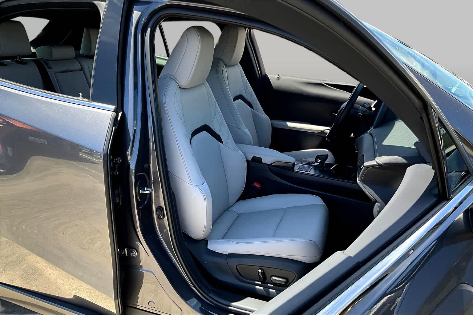 2025 Lexus UX 300h Premium - 7