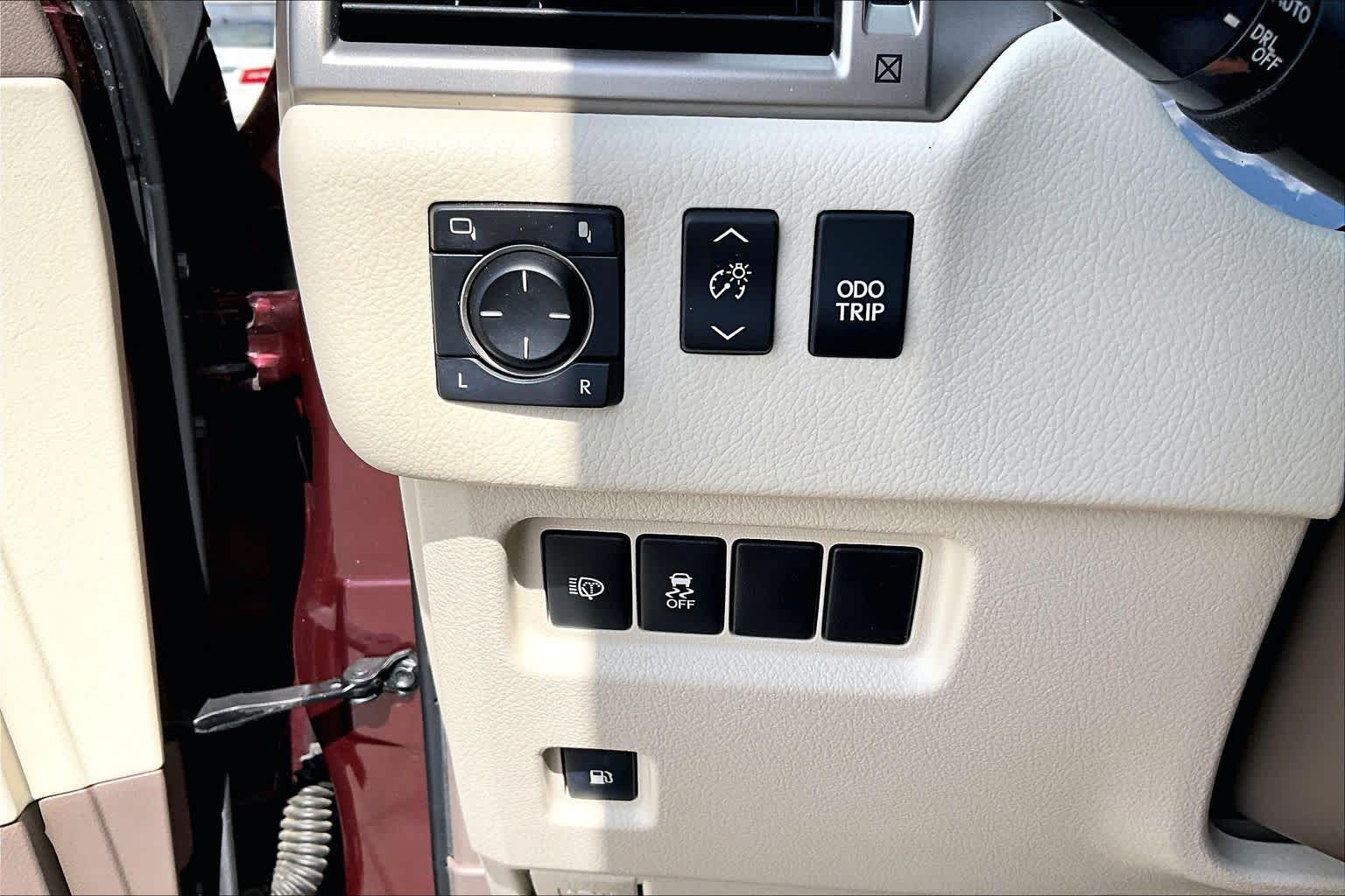 2019 Lexus GX 460 photo 32 of 33