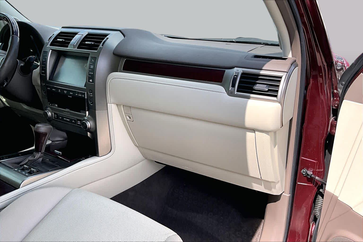 2019 Lexus GX 460 photo 17 of 33