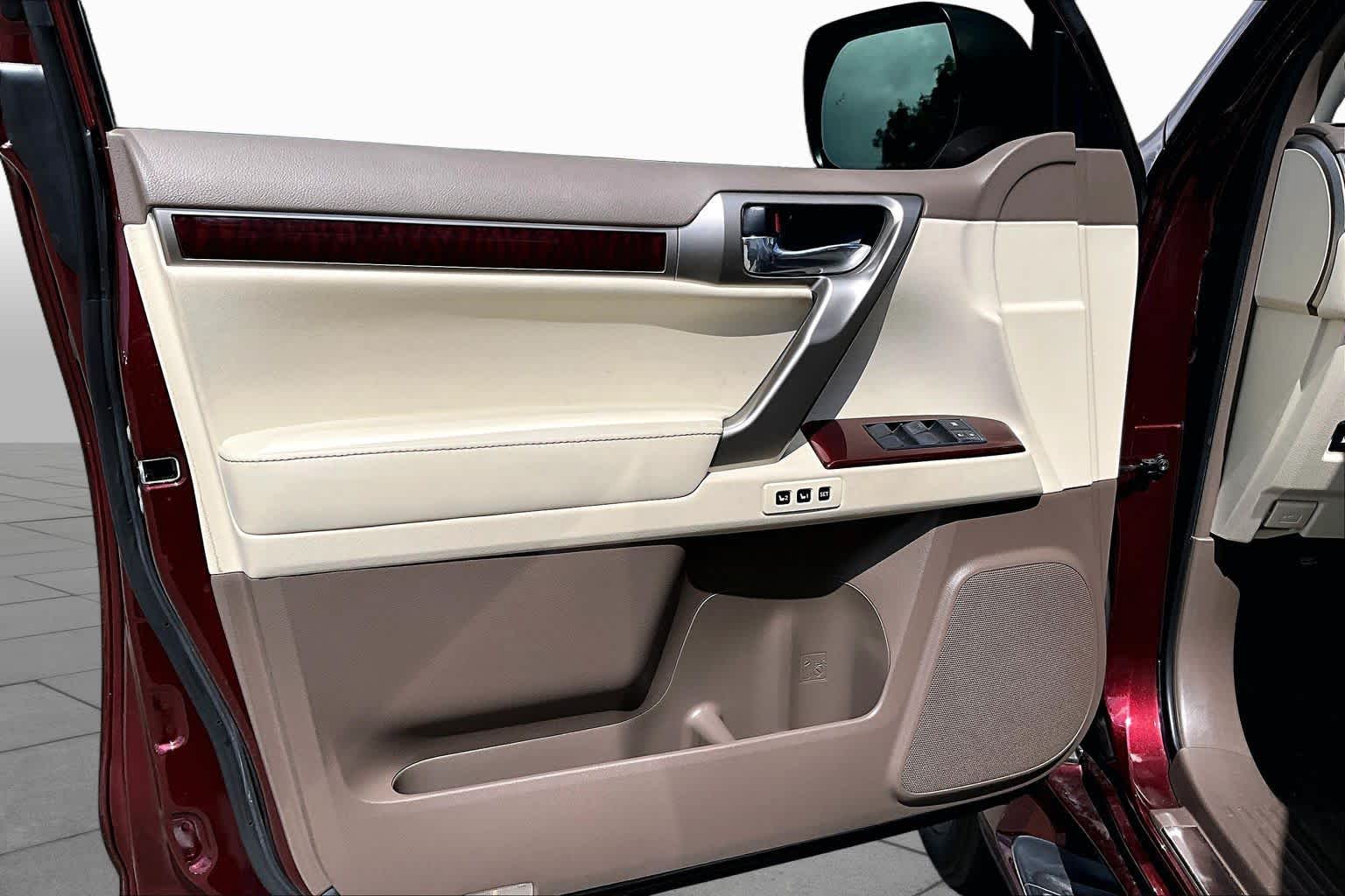 2019 Lexus GX 460 photo 18 of 33