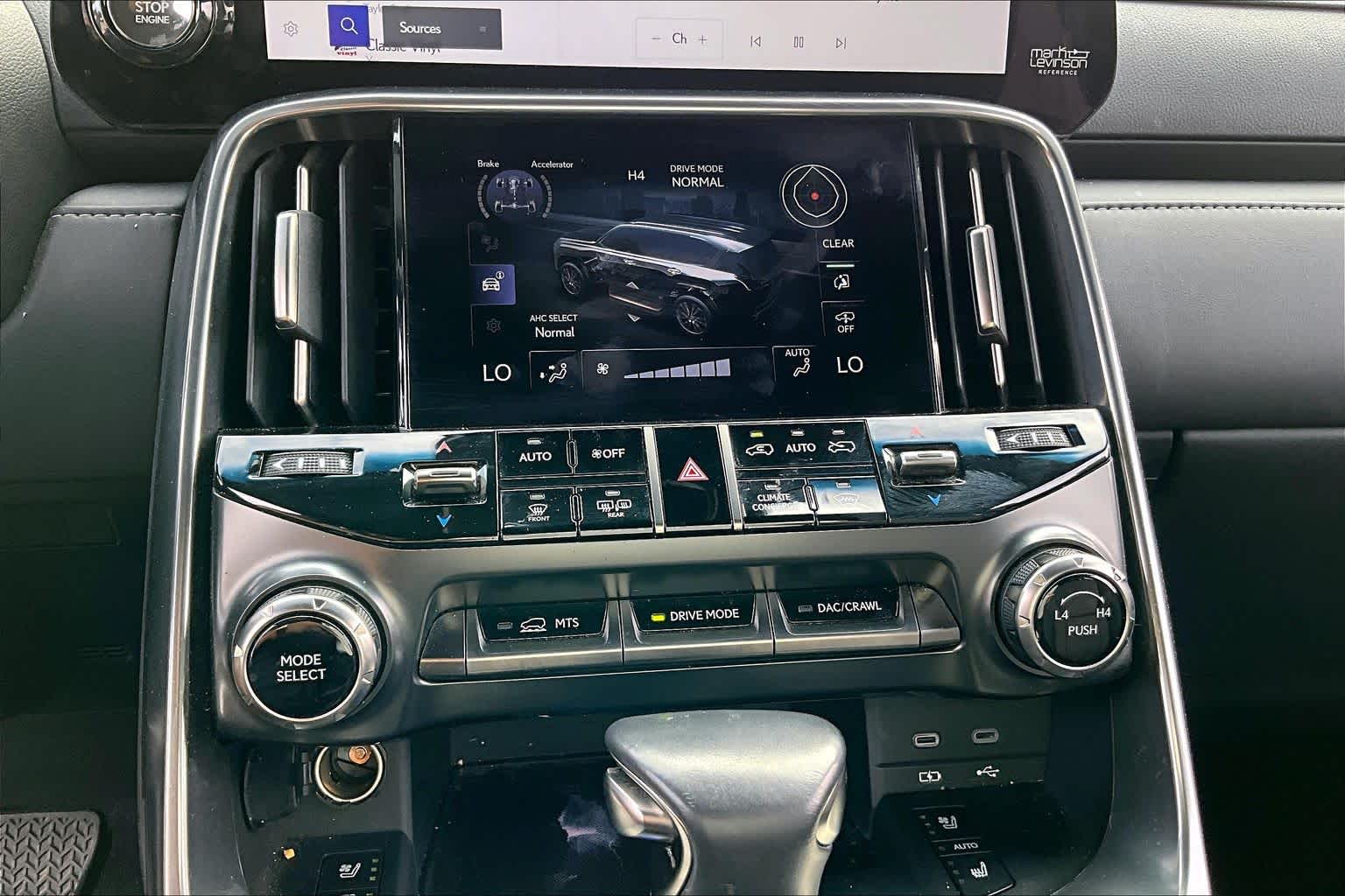 2025 Lexus LX 600 photo 32 of 34