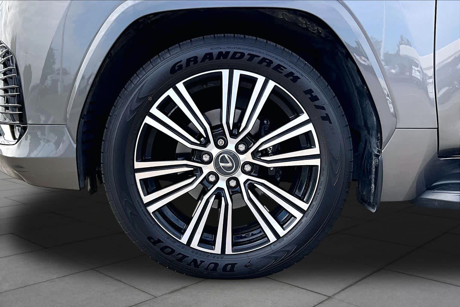 2025 Lexus LX 600 photo 9 of 34