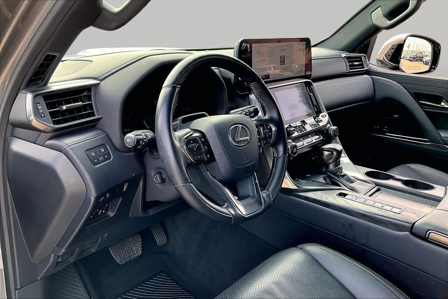 2025 Lexus LX 600 photo 15 of 34