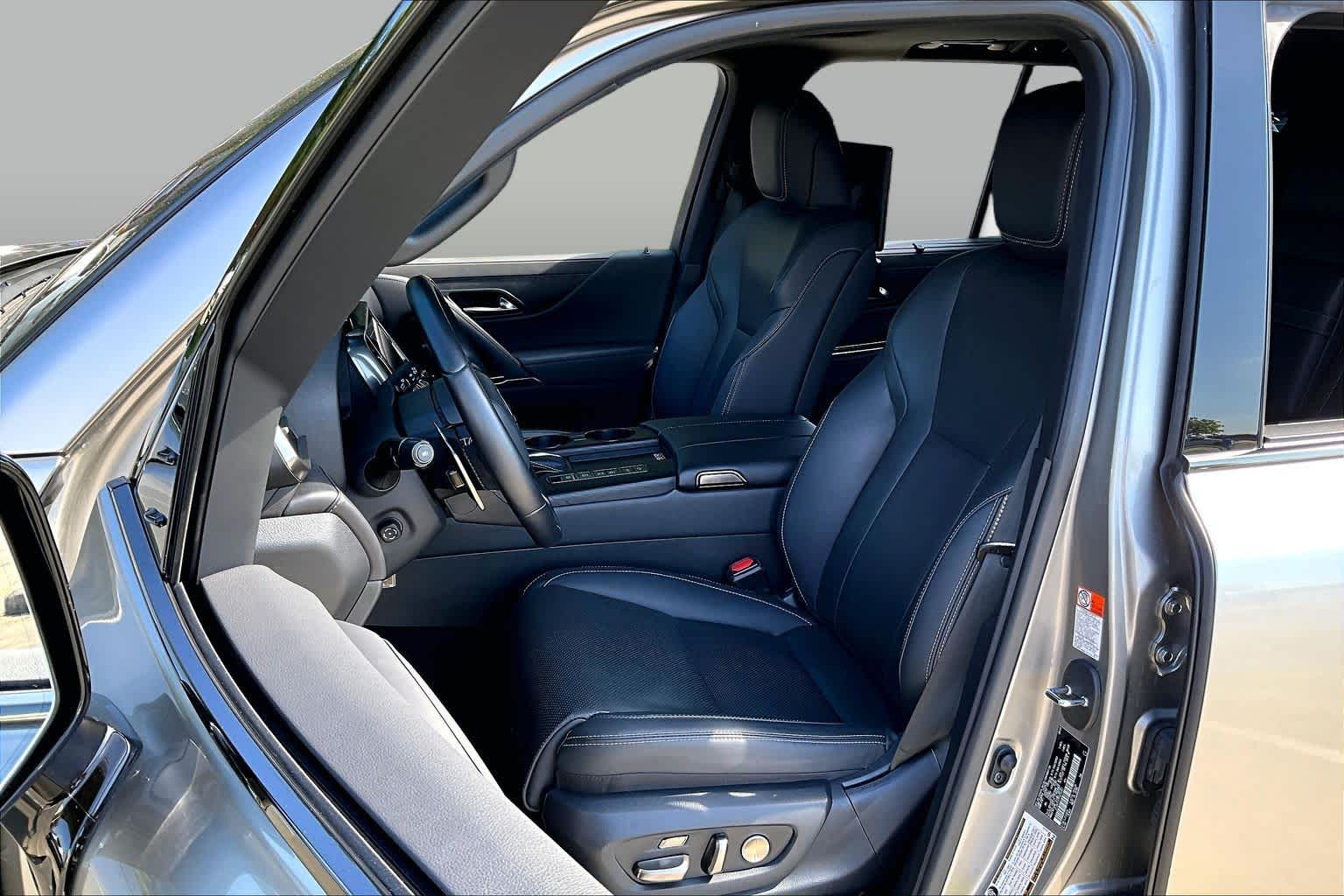 2023 Lexus LX 600 photo 7 of 34