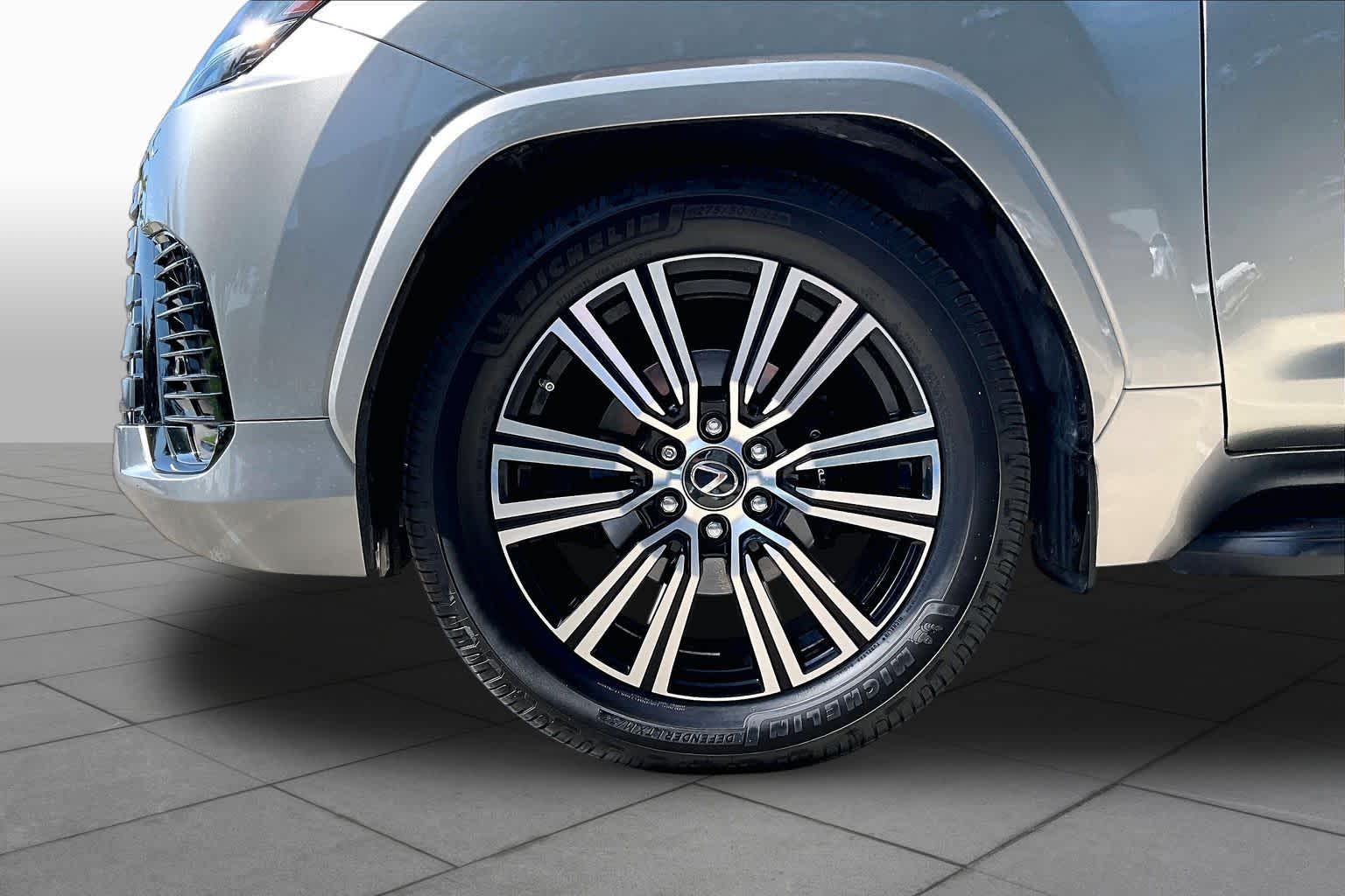 2023 Lexus LX 600 photo 9 of 34