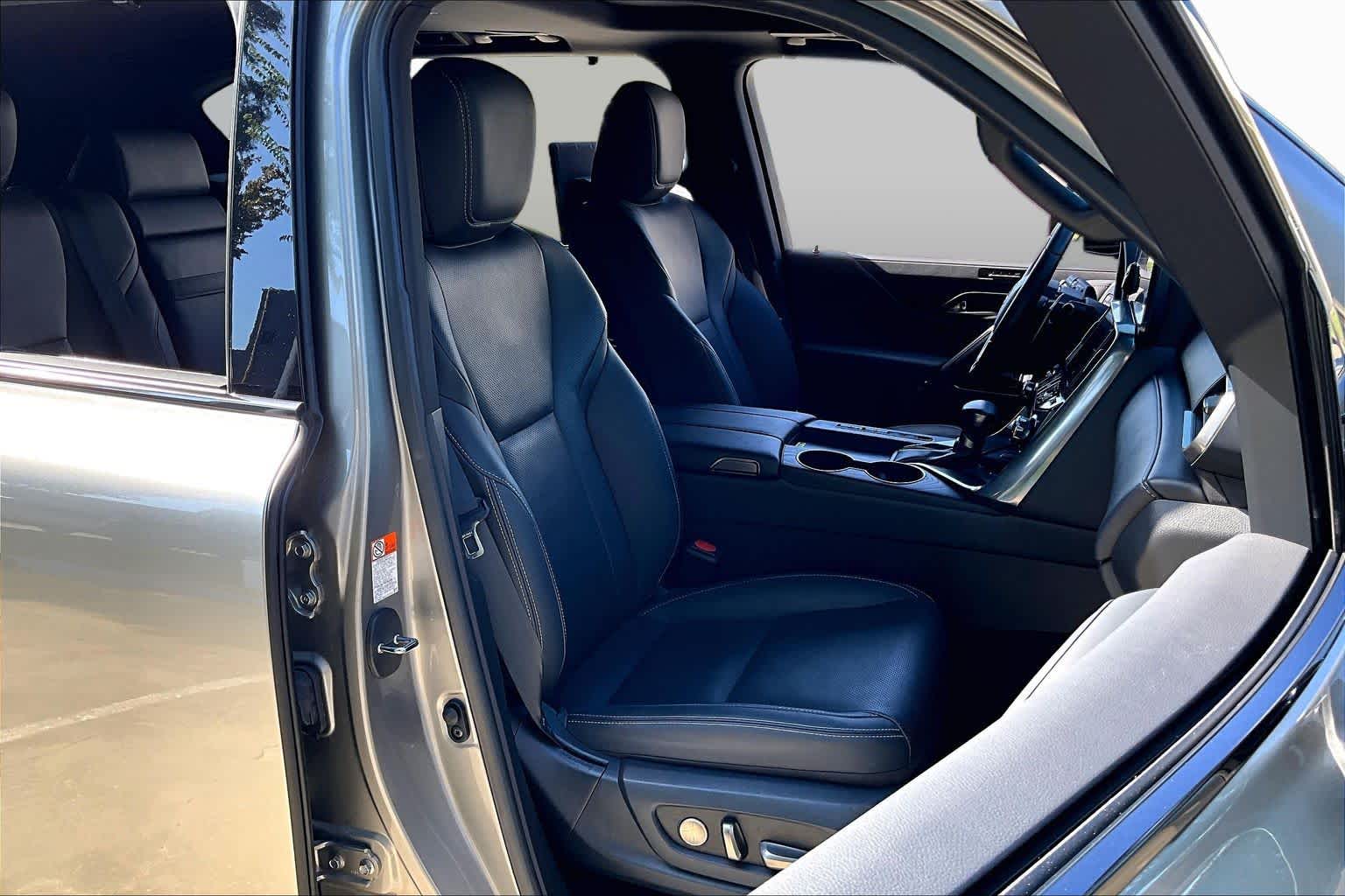 2023 Lexus LX 600 photo 8 of 34