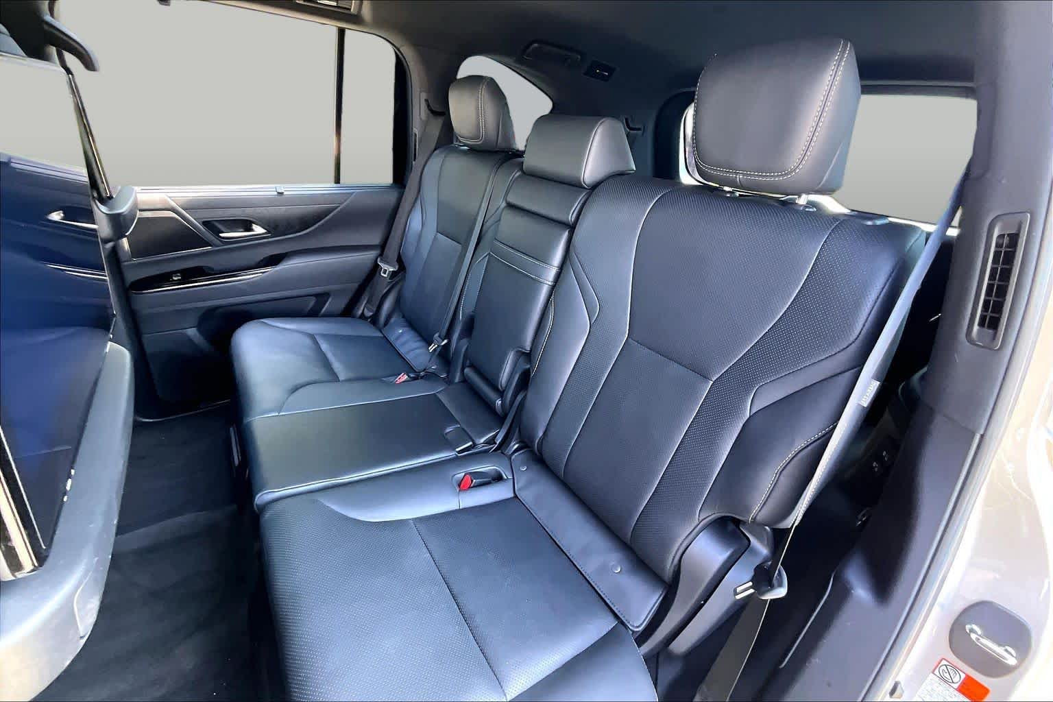 2023 Lexus LX 600 photo 18 of 34