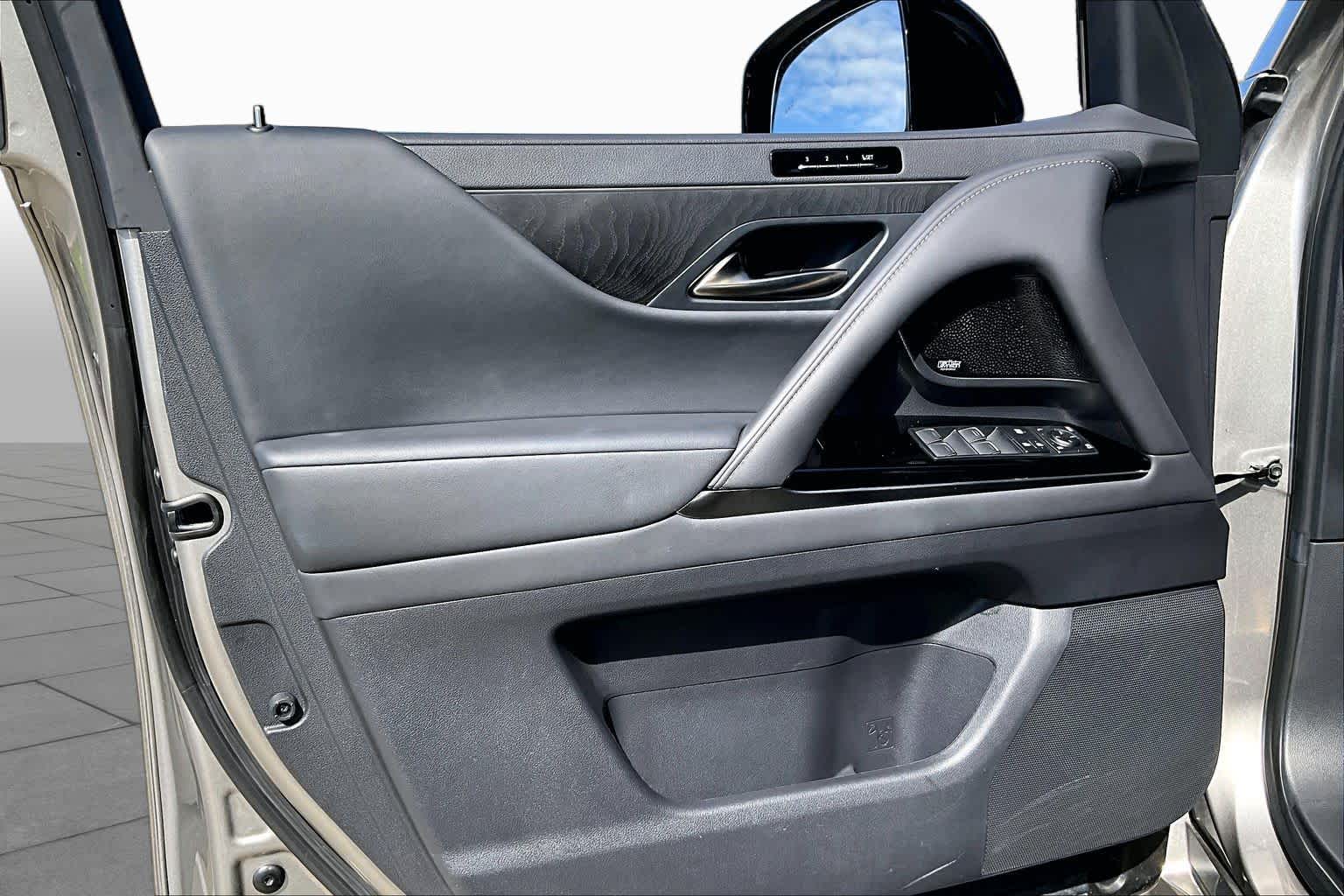 2023 Lexus LX 600 photo 19 of 34