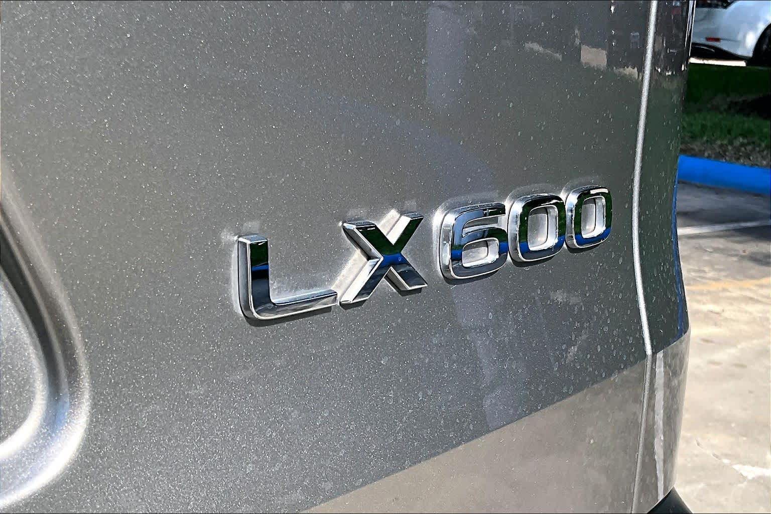 2023 Lexus LX 600 photo 28 of 34