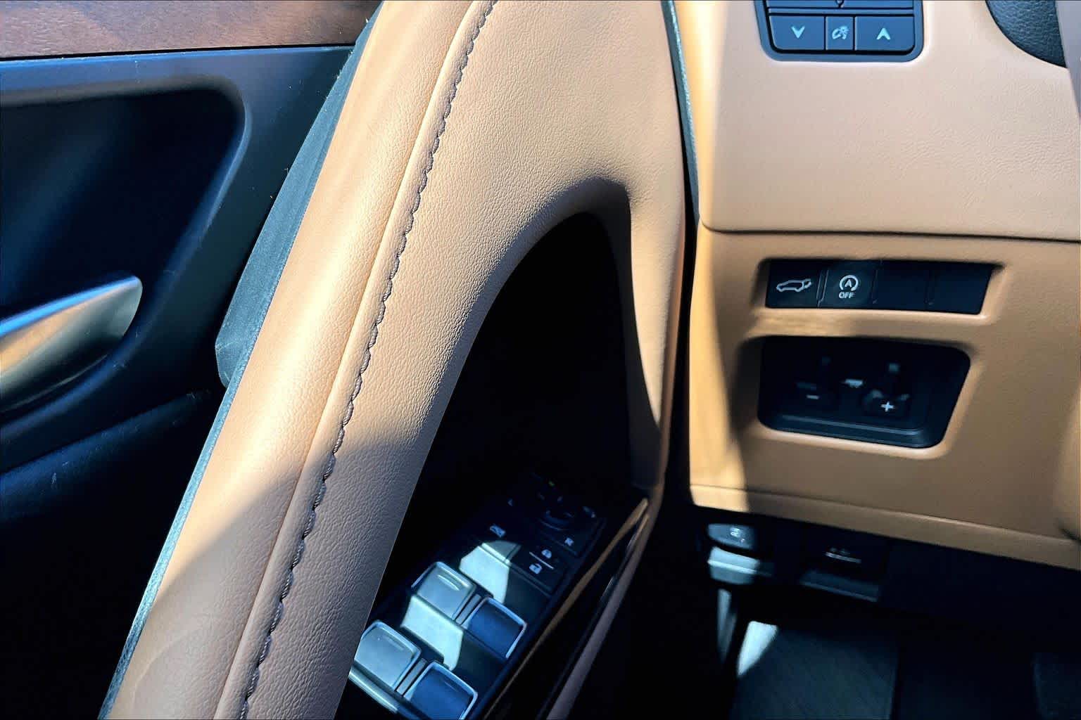 2025 Lexus LX 600 photo 36 of 37