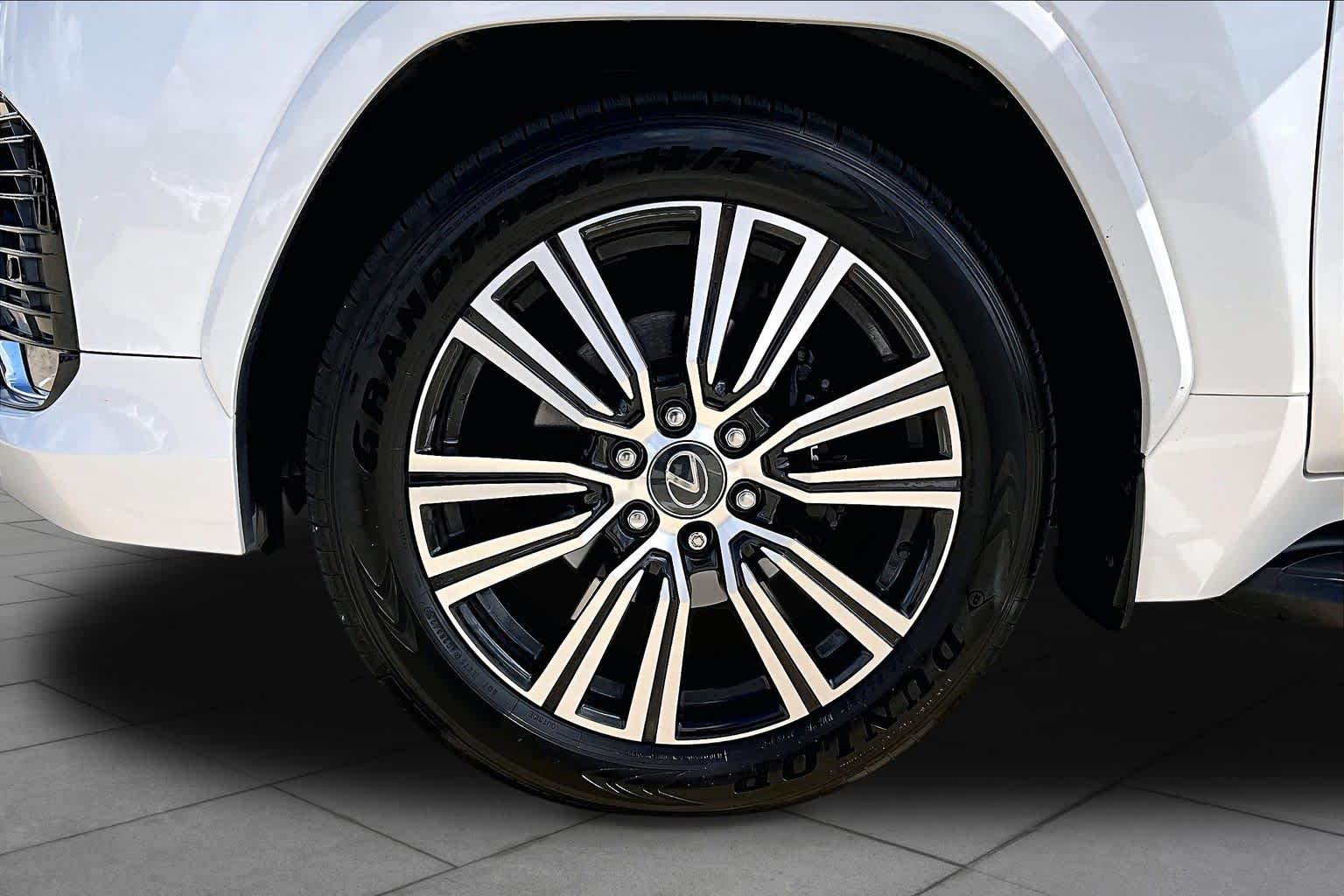 2025 Lexus LX 600 photo 11 of 37