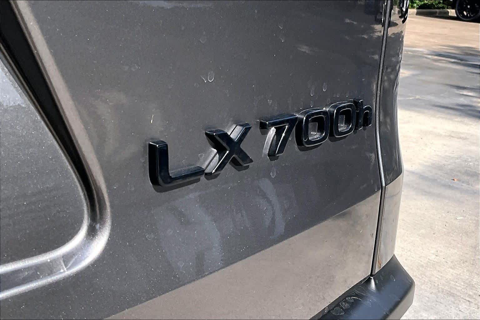 2026 Lexus LX 700h Luxury - 6