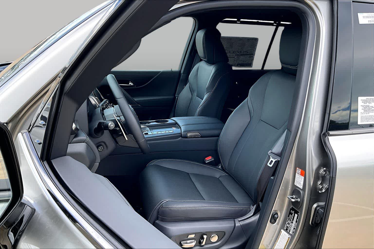2026 Lexus LX 700h photo 16 of 21