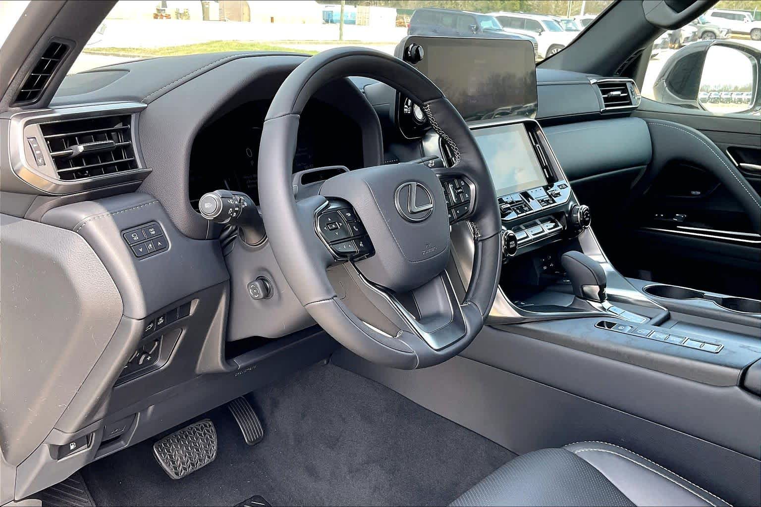 2026 Lexus LX 700h Luxury - 9