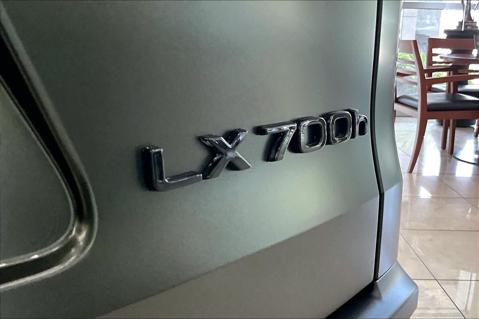 2026 Lexus LX 700h Luxury - 6