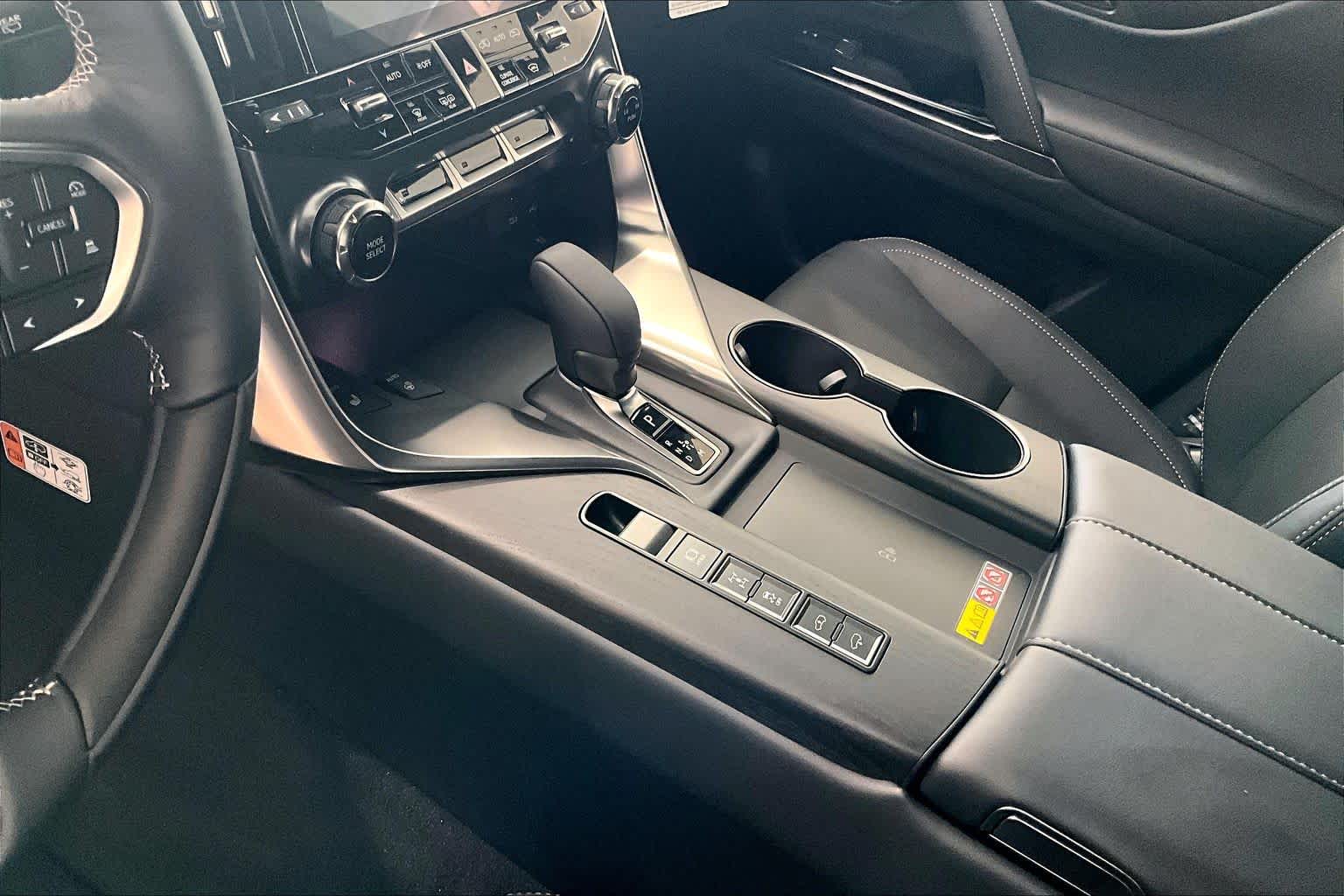 2026 Lexus LX 700h Luxury - 10