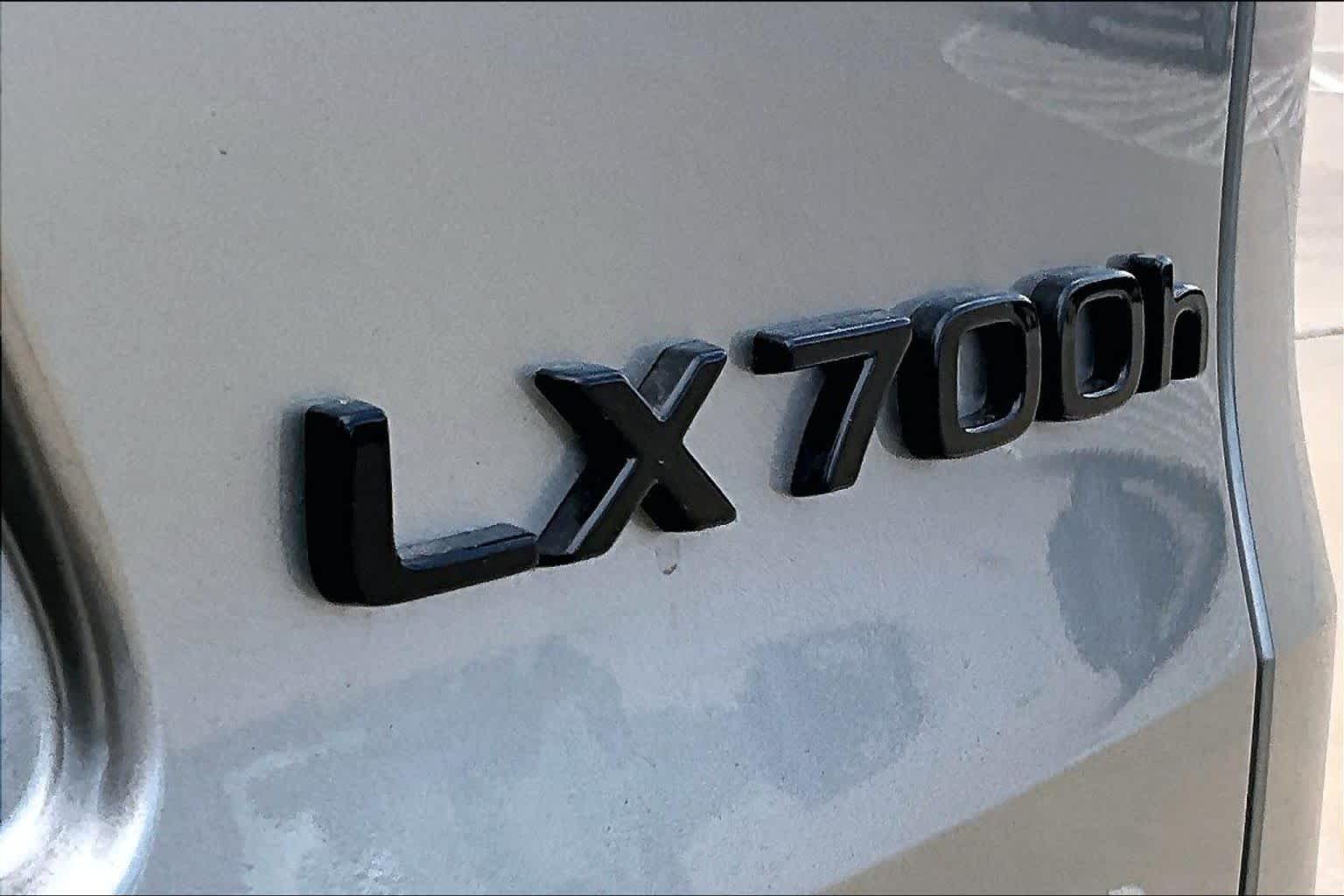 2026 Lexus LX 700h Luxury - 6